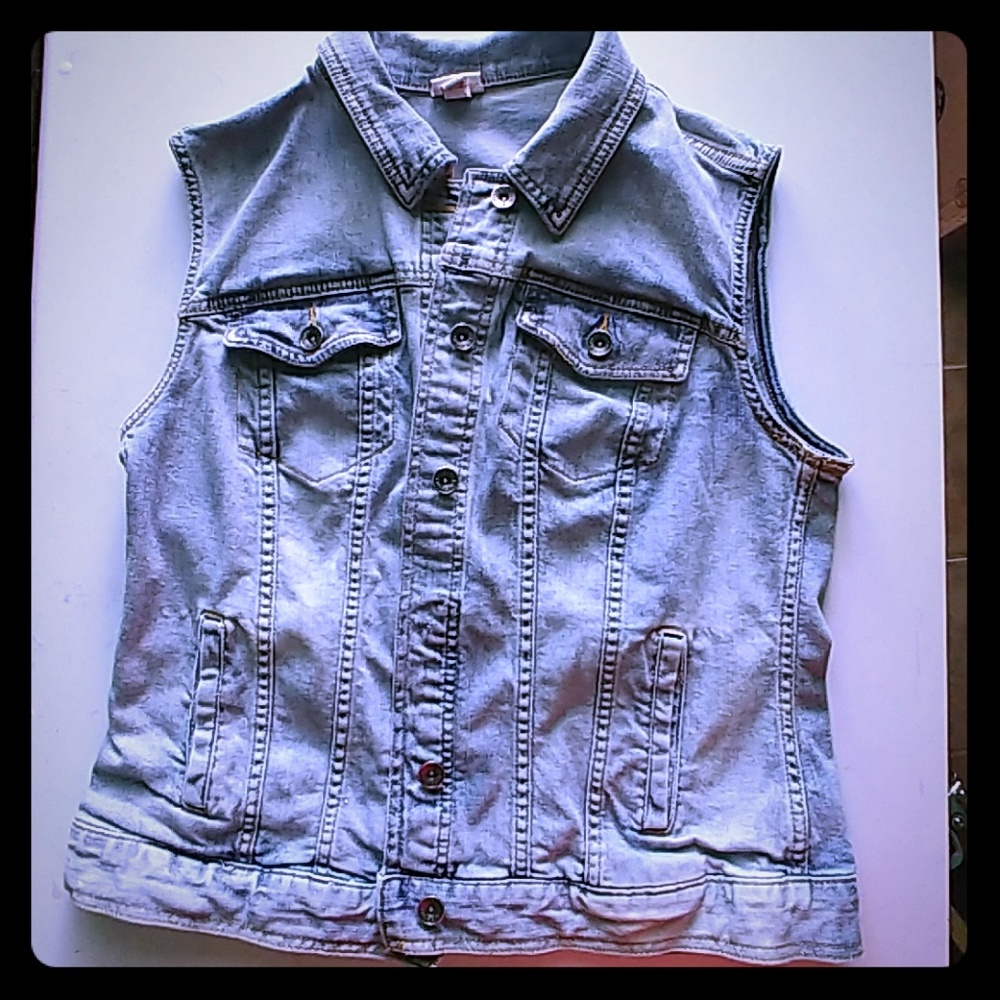 Faded wash Merona denim vest